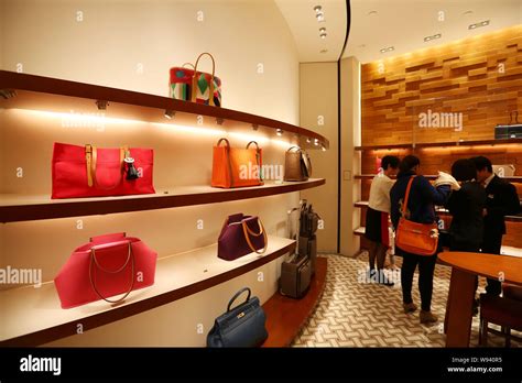 shopping at hermes.